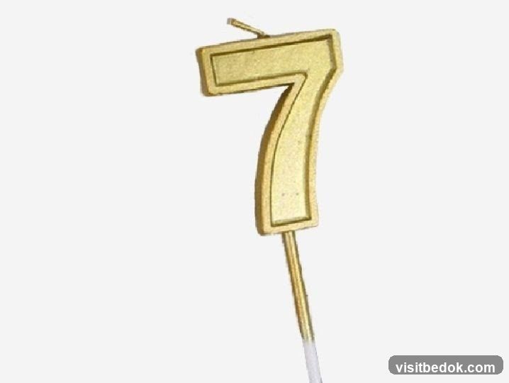 Gold Number 7 Candle