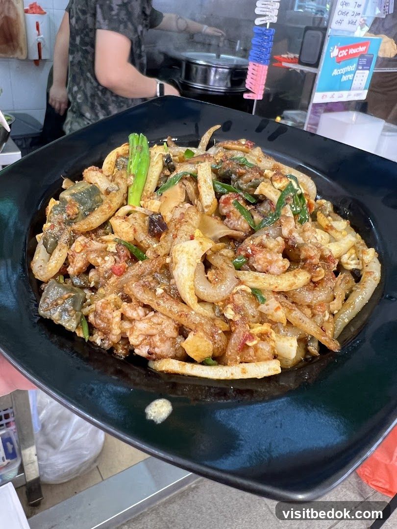 Stir-fried noodles with seafood