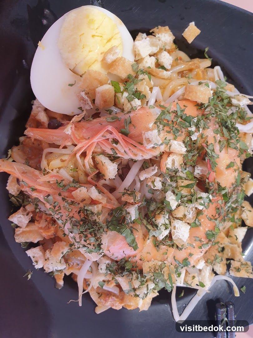 Noodle Dish with Shrimp and Egg