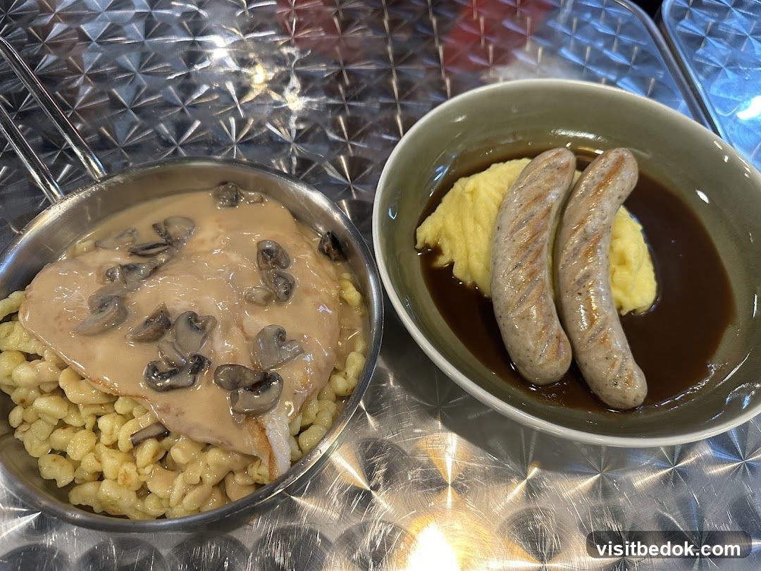 Sausages with Mashed Potatoes and Chicken with Mushrooms