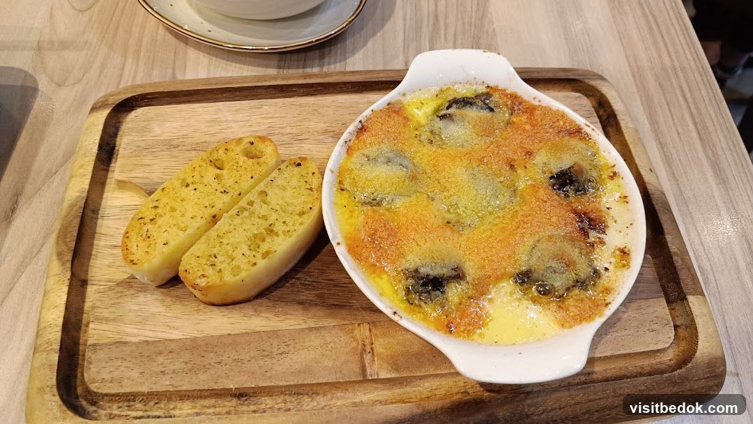 Escargots with Garlic Bread