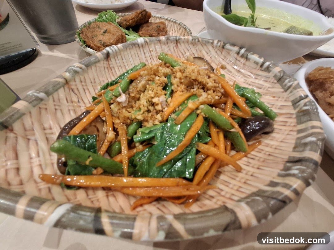Stir-fried Vegetables with Crispy Garlic