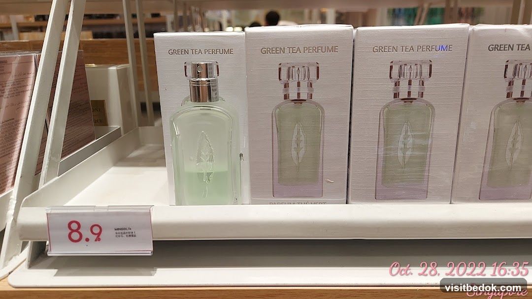 Green Tea Perfume Display