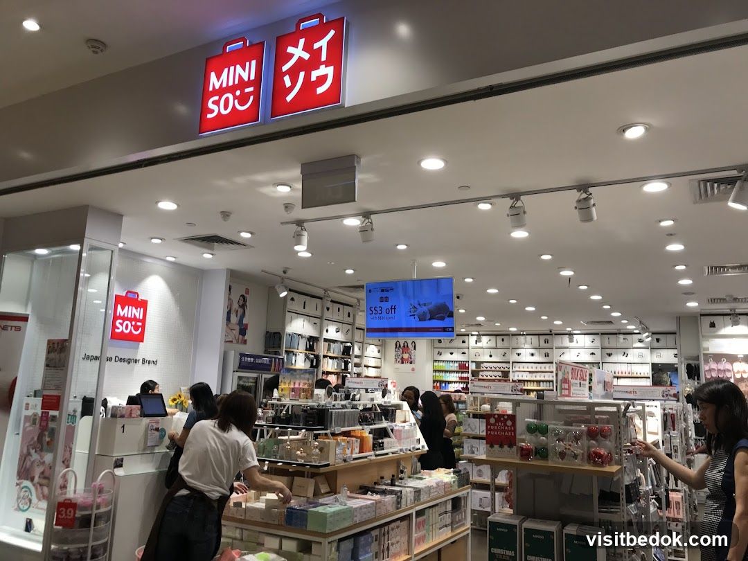 MINI SO store interior