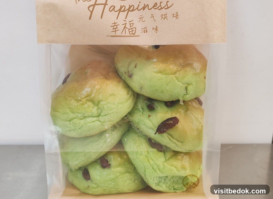 Green Raisin Buns