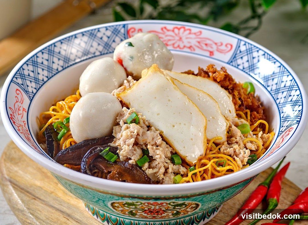 Noodle Dish with Fish Balls and Minced Meat