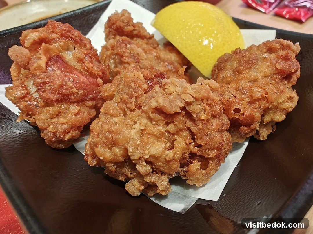 Fried Chicken with Lemon Wedge