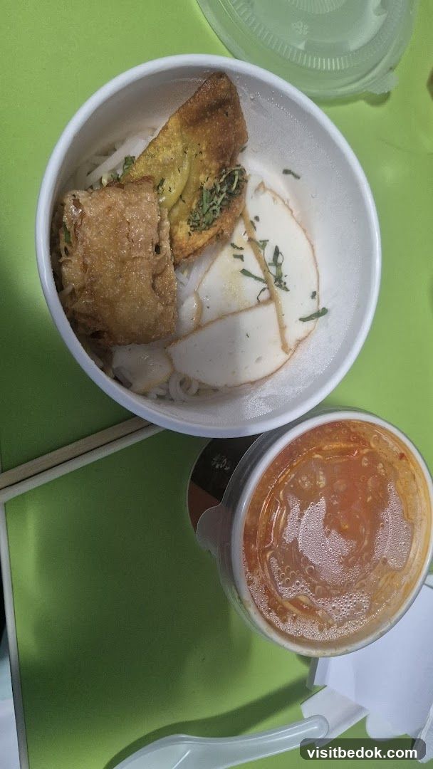 Noodle Soup with Fried Wonton and Fish Cakes