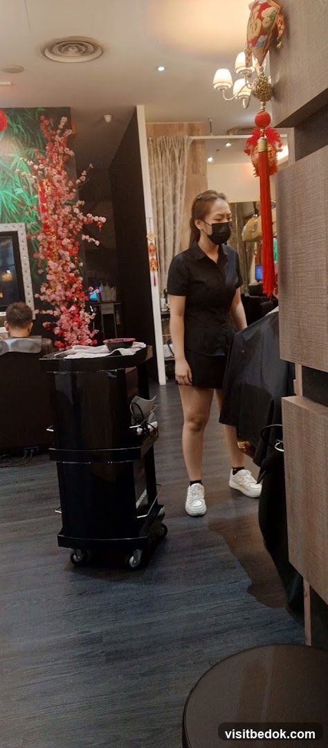 Hairdresser with client