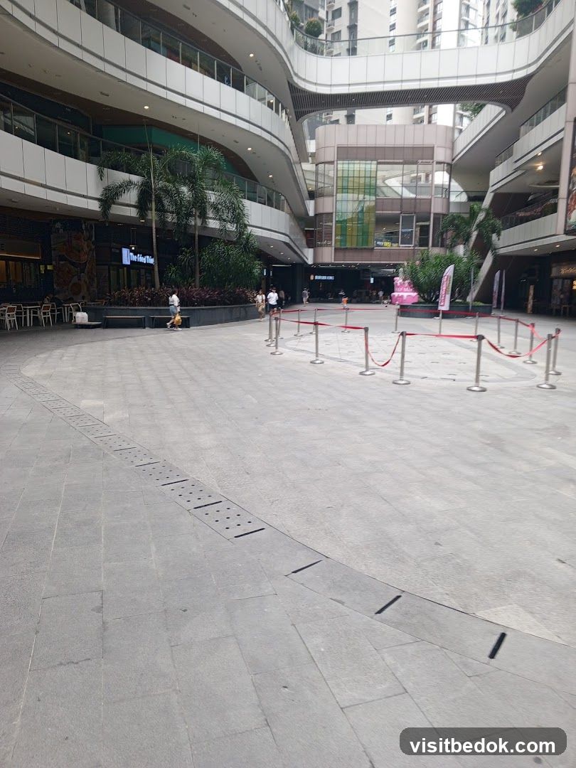 Outdoor shopping mall plaza