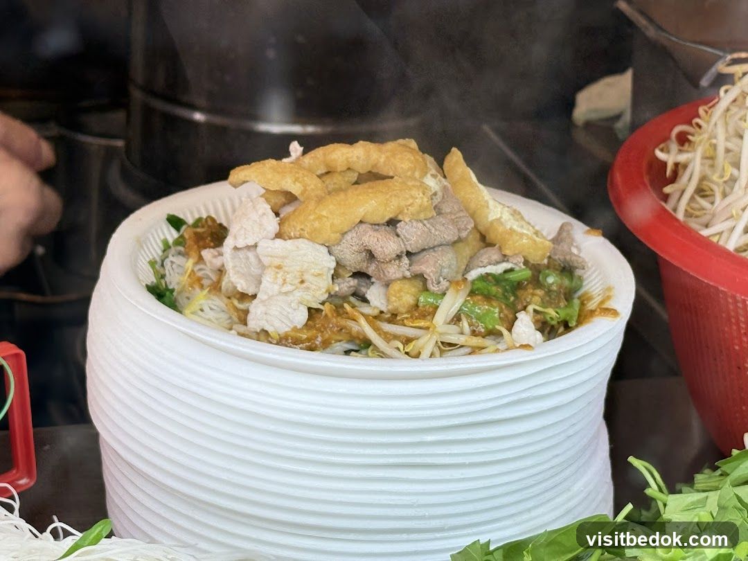 Noodle Dish with Meat and Tofu