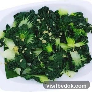 Stir-fried greens with garlic