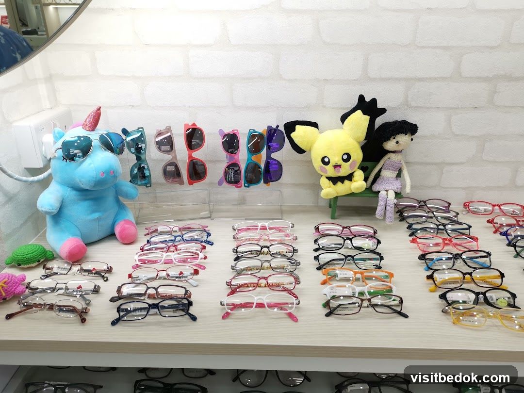 Eyeglasses and Sunglasses Display