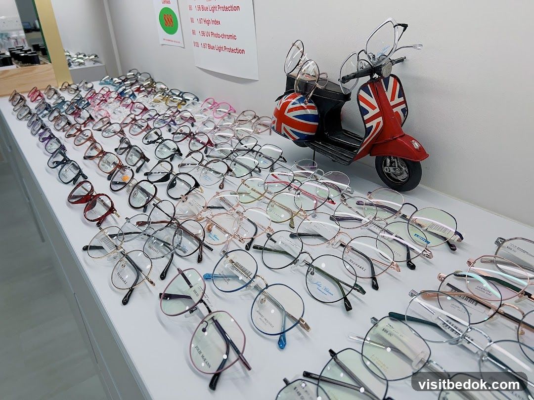 Eyeglasses Display
