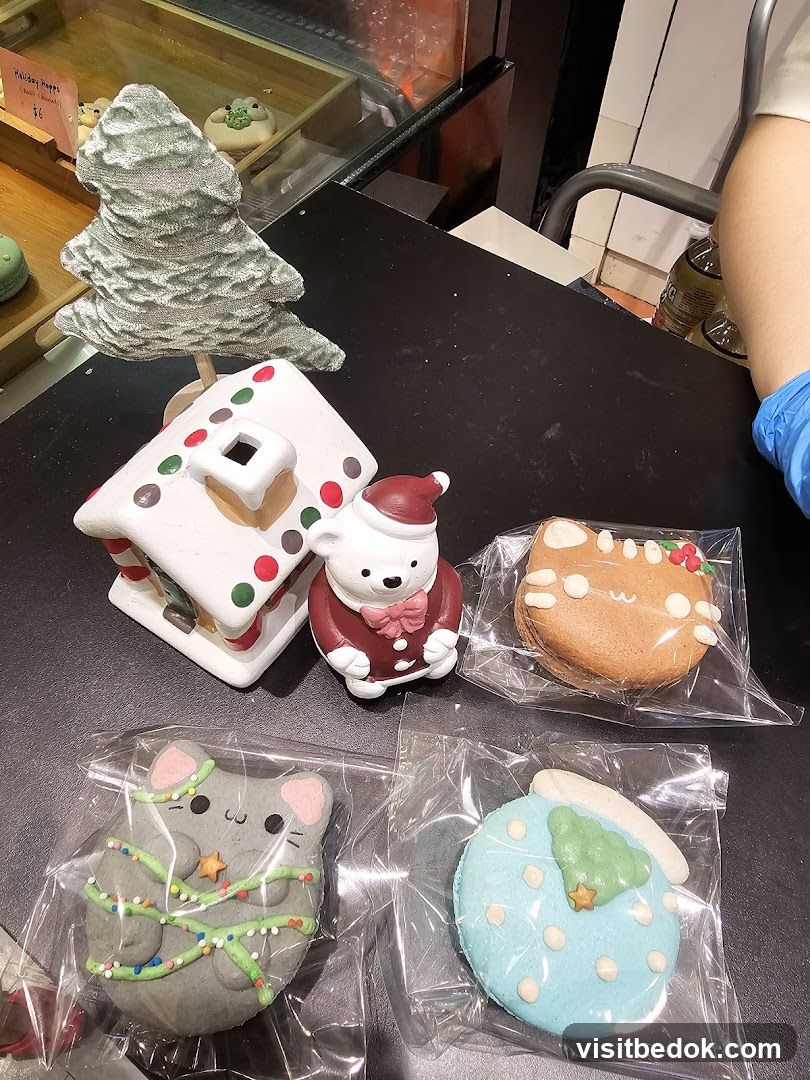 Christmas Themed Macarons
