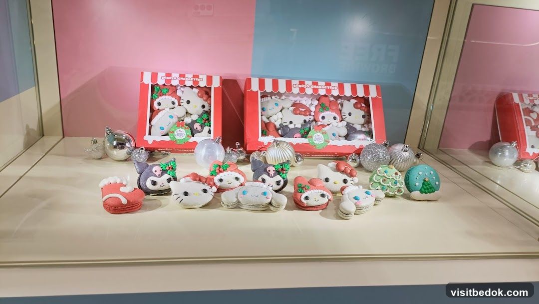 Sanrio Characters Christmas Macarons