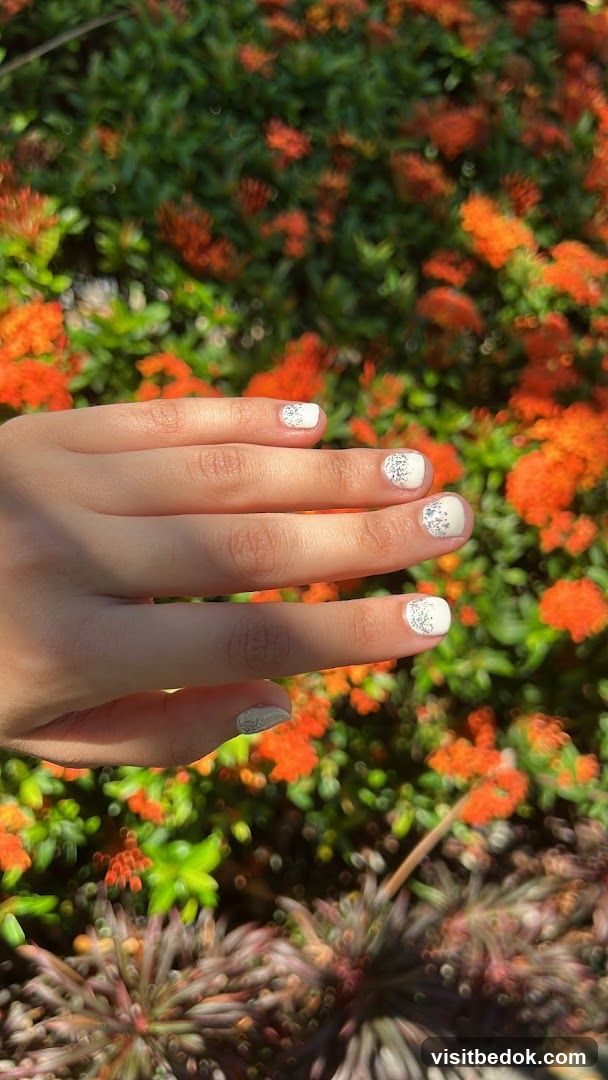 Nails with Glitter Accent
