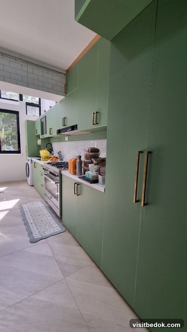 Modern Green Kitchen