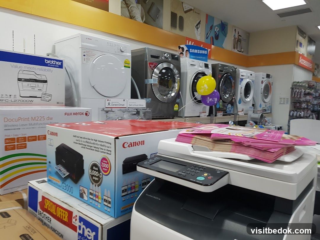Electronics Store Display