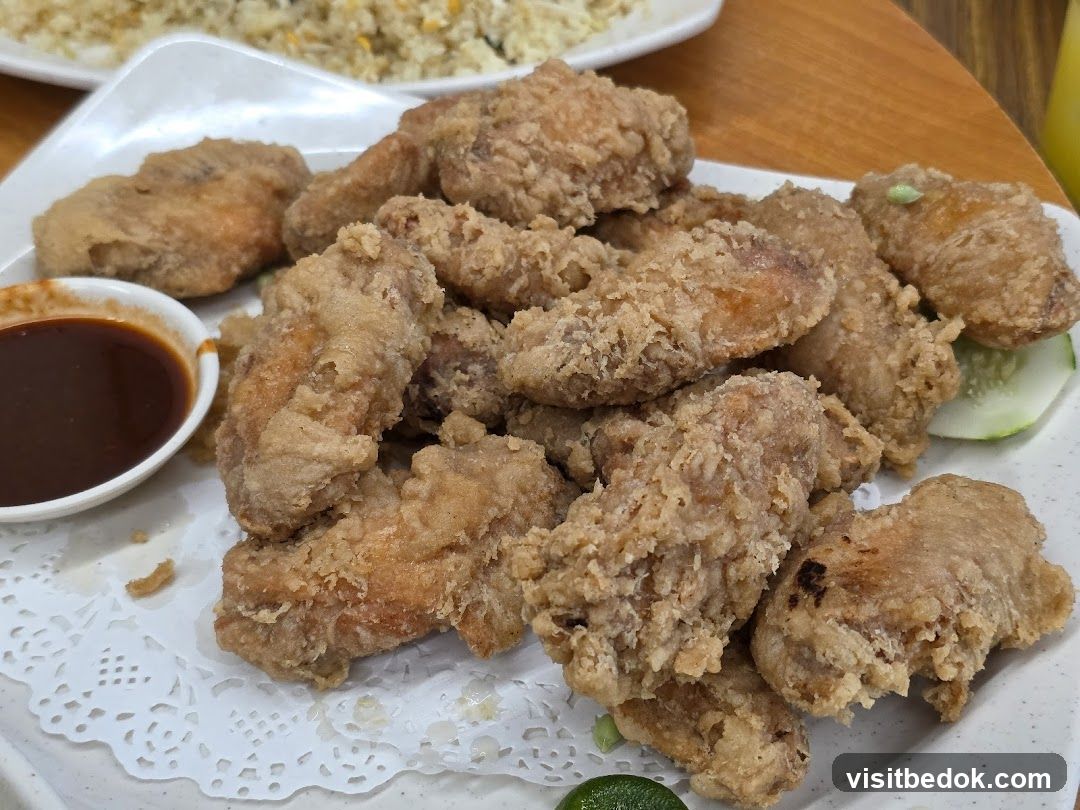 Fried Chicken Wings with Dipping Sauce