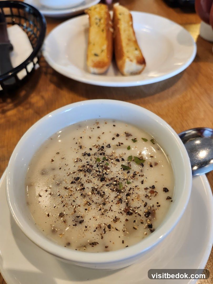 Mushroom soup with garlic bread