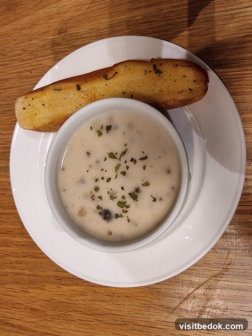 Mushroom Soup with Garlic Bread