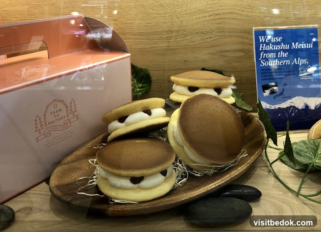 Dorayaki with Cream and Red Bean Paste