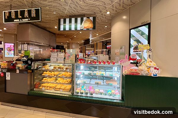 Polar Puffs & Cakes Display