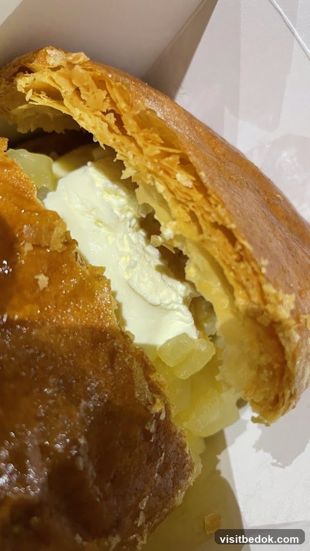 Pastry with Cream and Fruit Filling