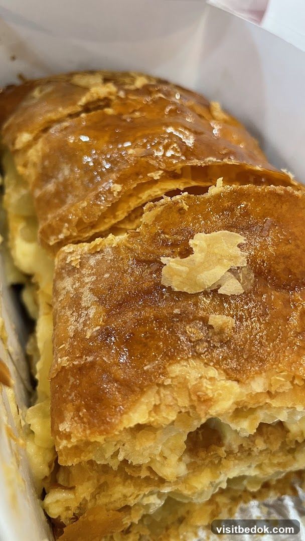 Pastry with Cream Filling