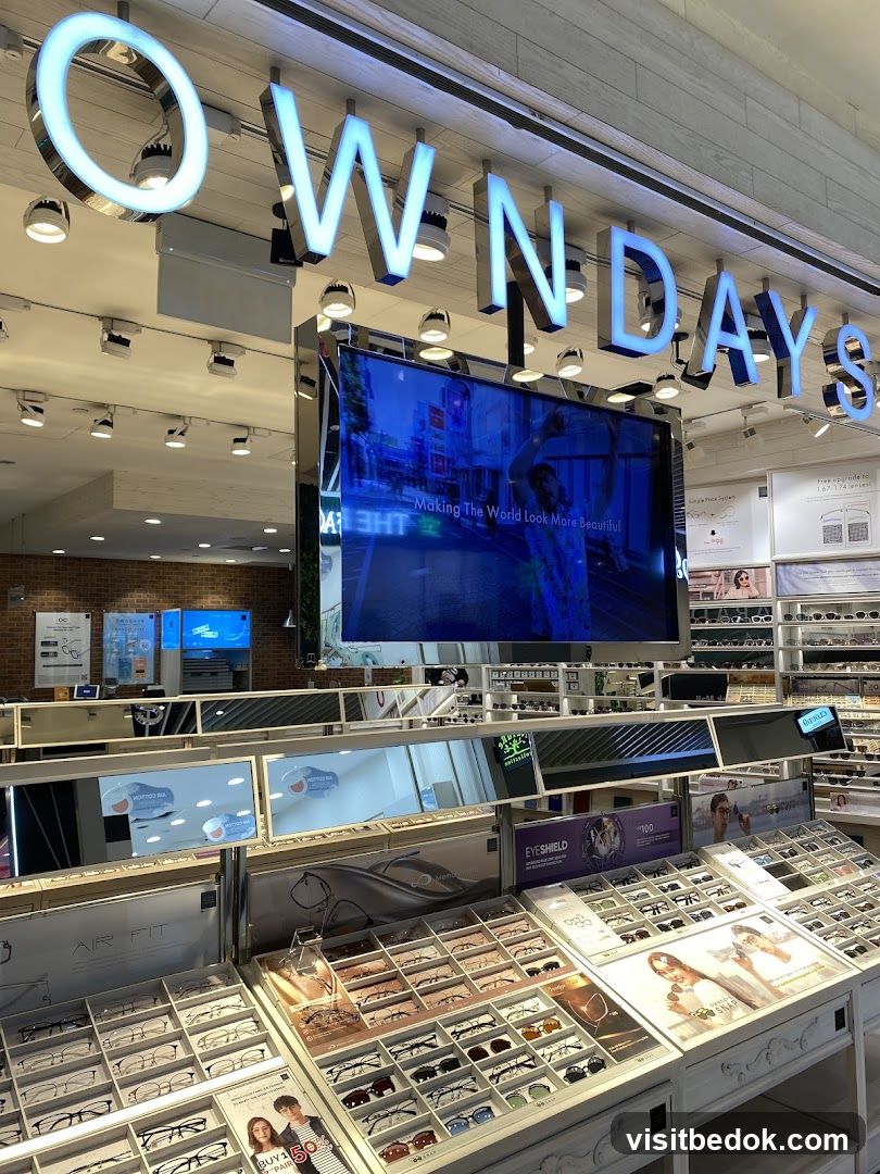 Eyewear Store Display