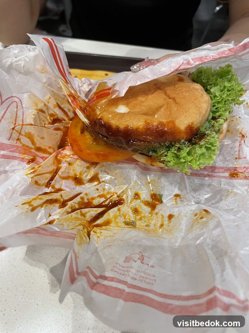 Burger with Lettuce and Tomato