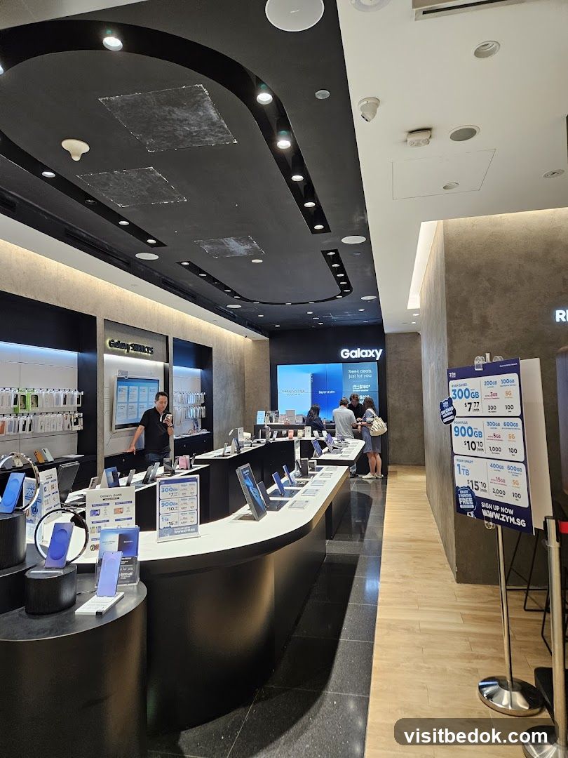 Samsung Galaxy Store Interior