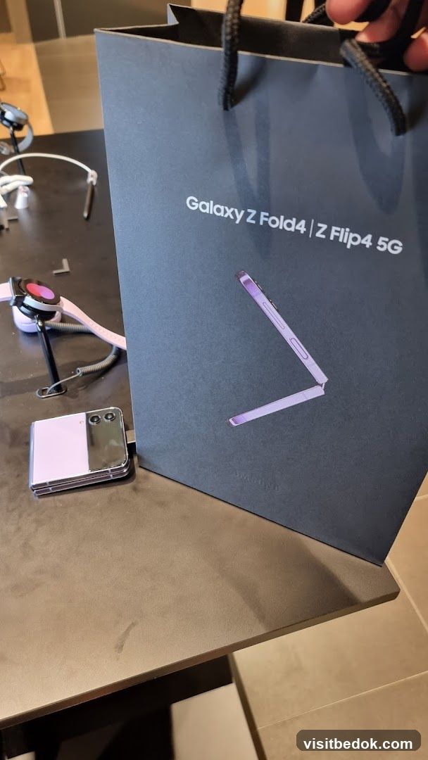 Samsung Galaxy Z Fold4 and Z Flip4 5G Bag