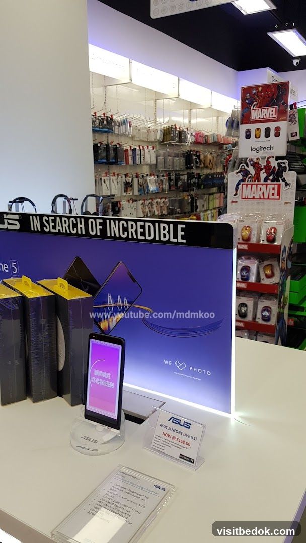 Electronics Store Display