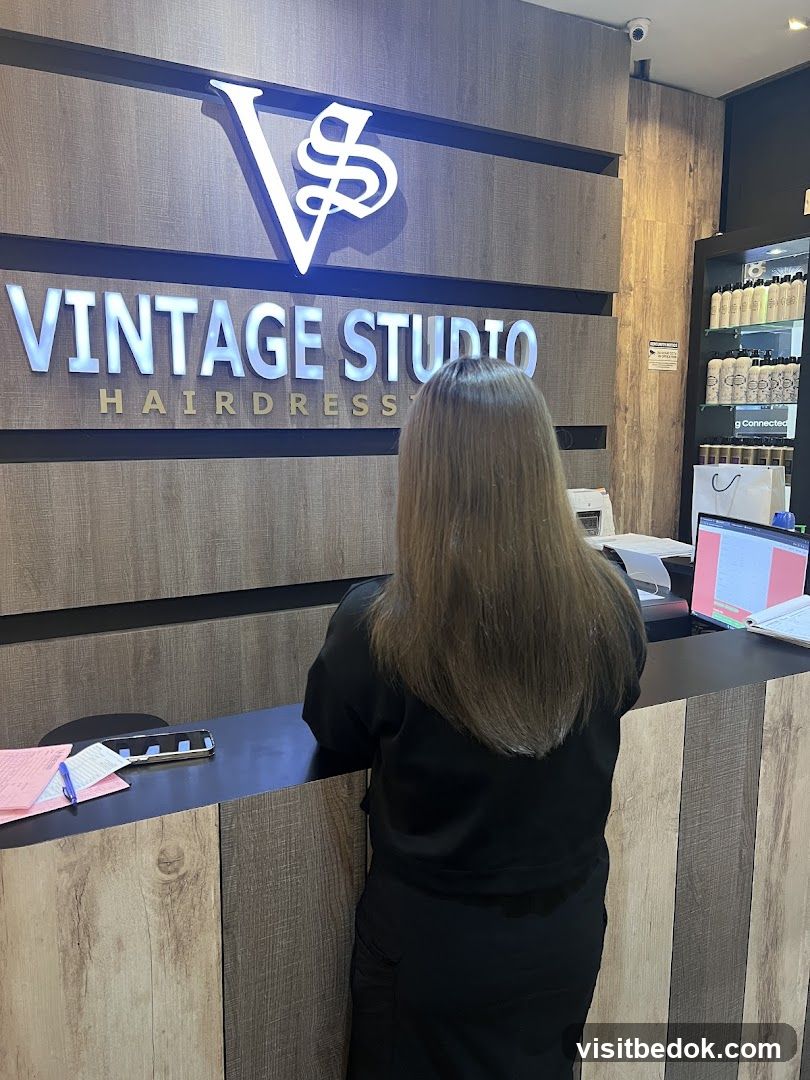 Vintage Studio Hairdressers Reception