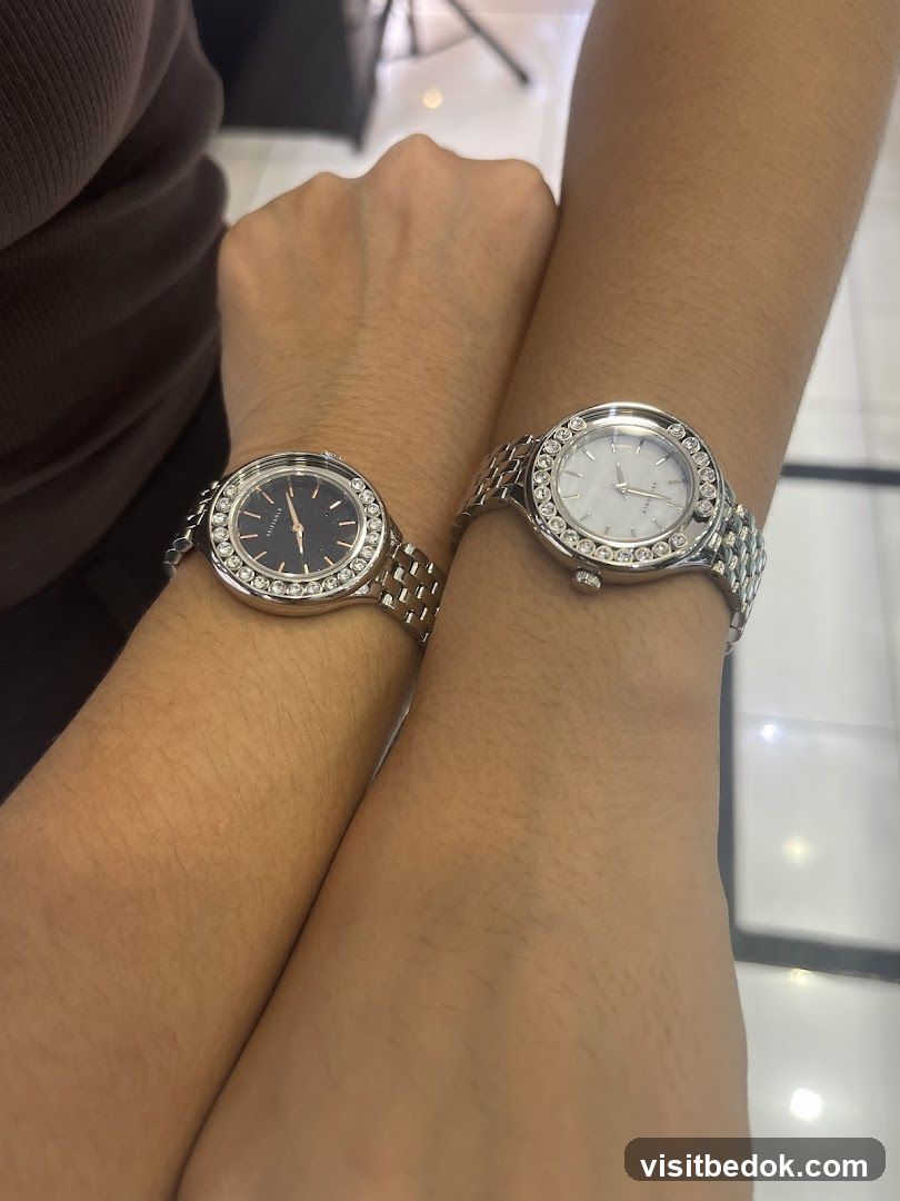 H2 Hub Timepiece