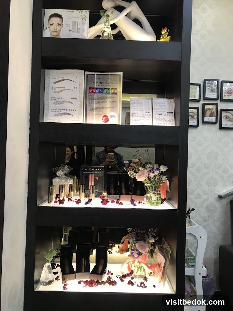 Beauty Salon Display Shelf