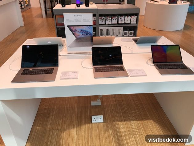 Apple Store Display