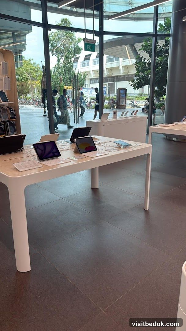 Electronic store interior