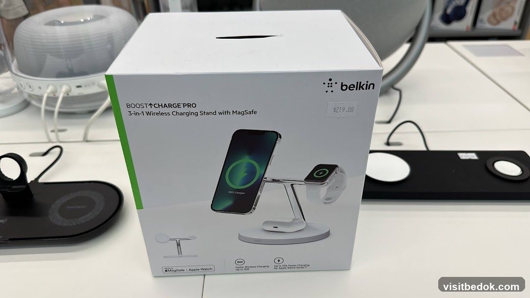 Belkin 3-in-1 Wireless Charging Stand Box