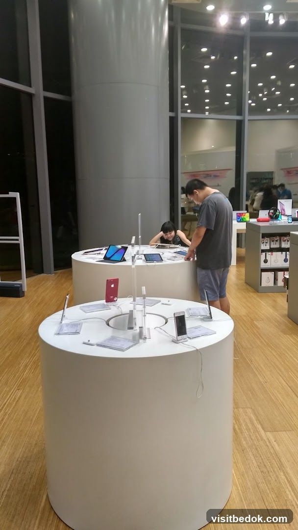 Electronics Store Display