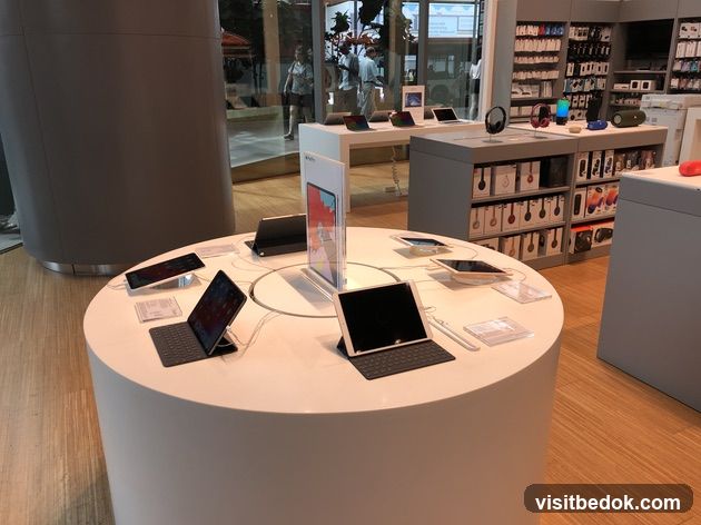Electronics Store Display