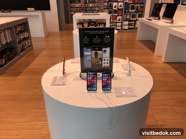 Apple Store Display