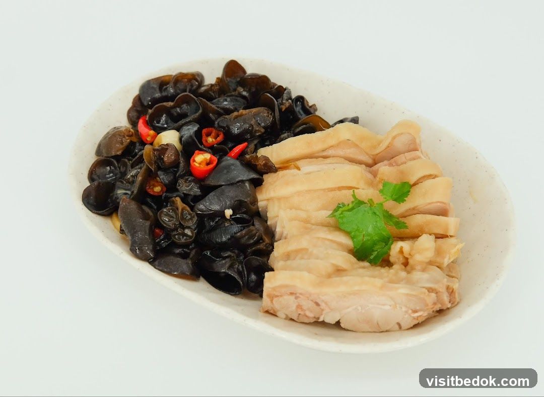 Sliced Chicken with Wood Ear Mushrooms