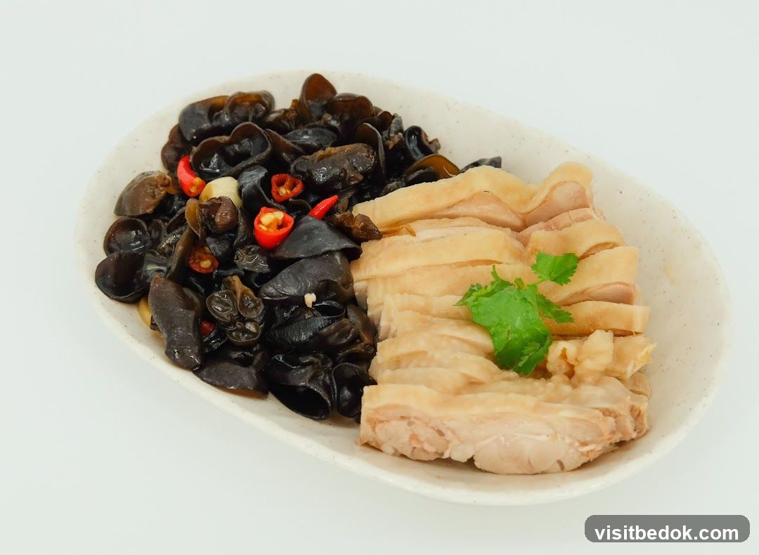 Sliced Chicken with Wood Ear Mushrooms