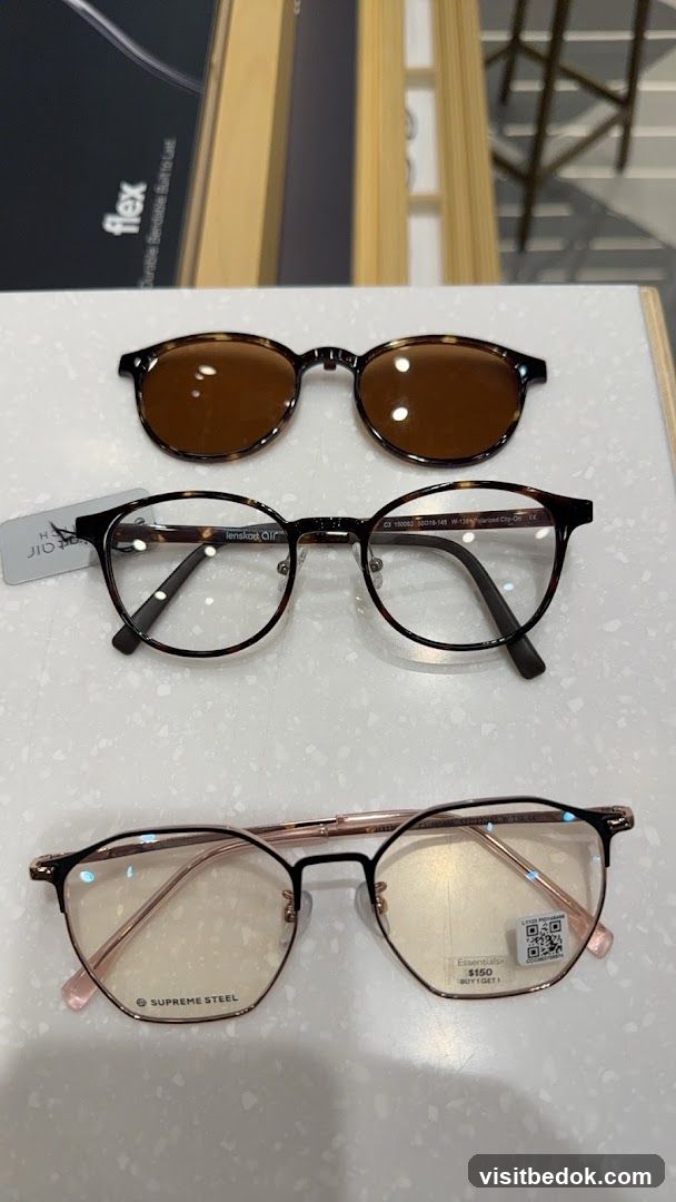 Eyeglasses Display