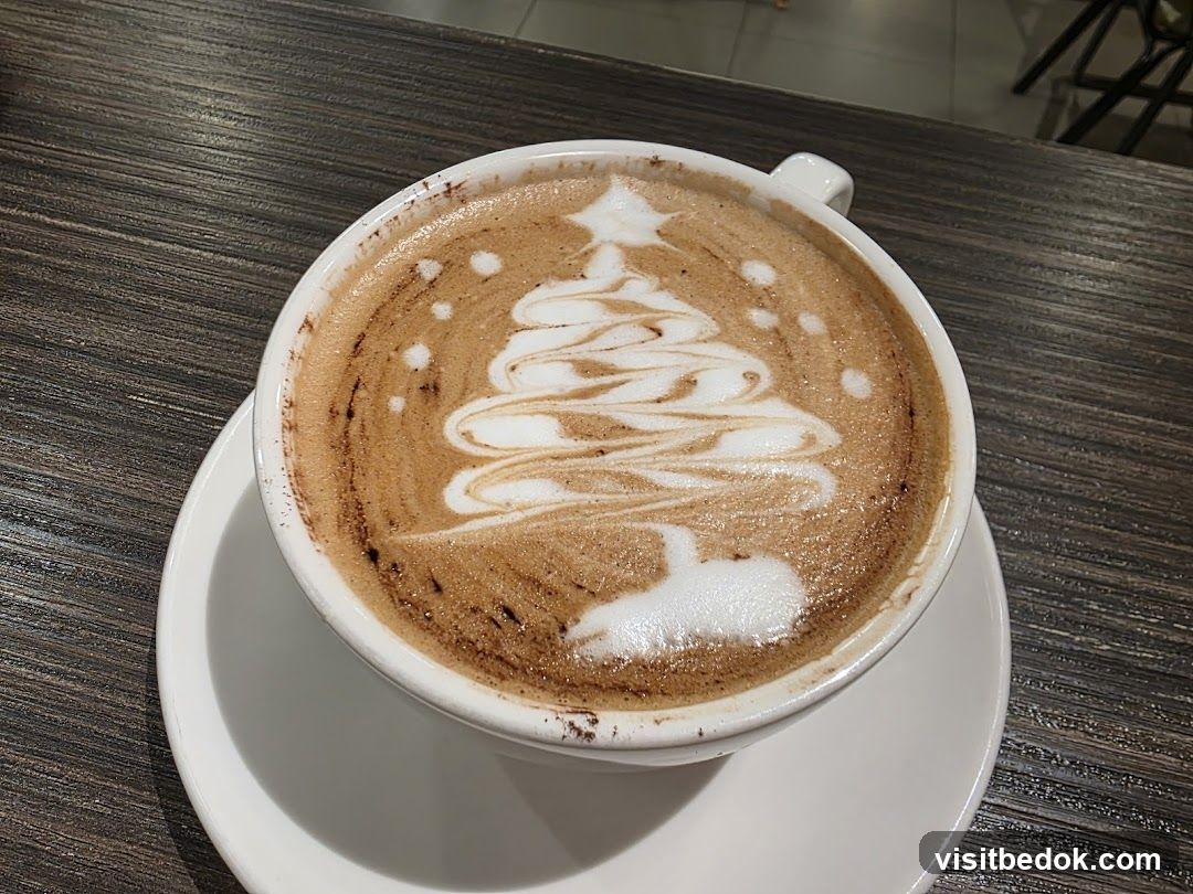Hot Chocolate with Christmas Tree Latte Art