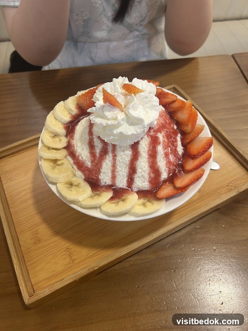 Strawberry Banana Bingsu