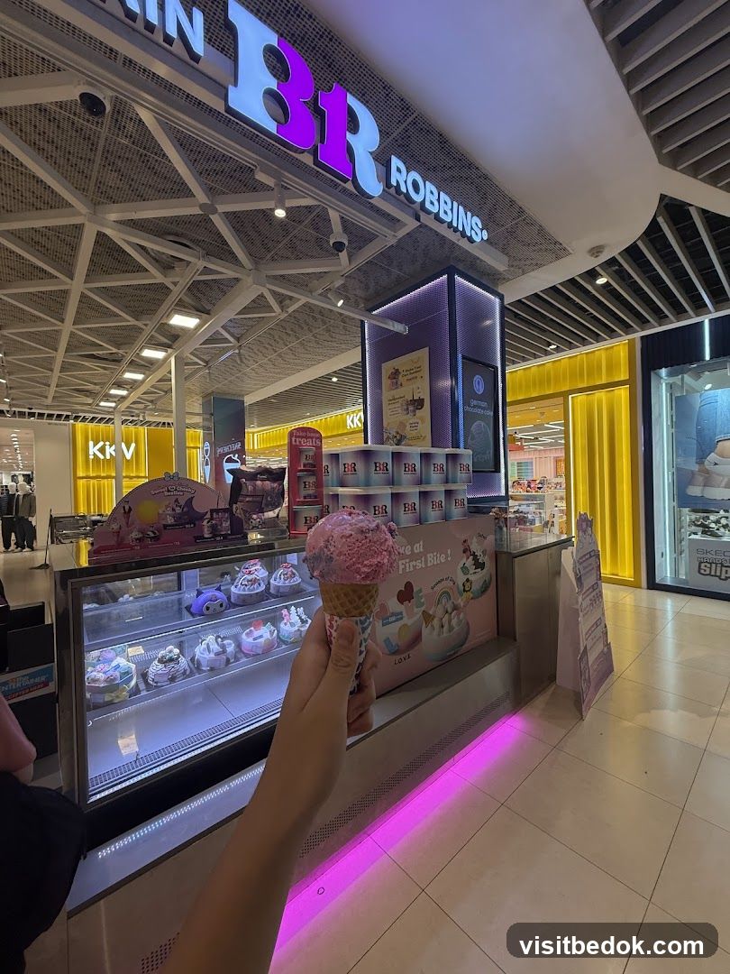 Baskin Robbins Ice Cream Stand